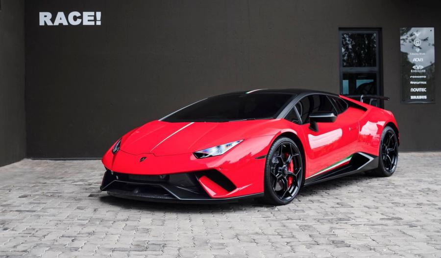  Lamborghini Huracan Performante by RACE! 2018 года  (фото 1 из 37)